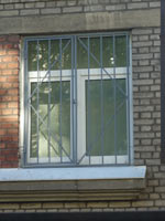 Распашная решетка на окно 2